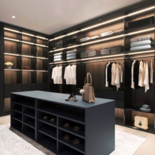 Cedric Lake Giyinme Odası (GO-024)